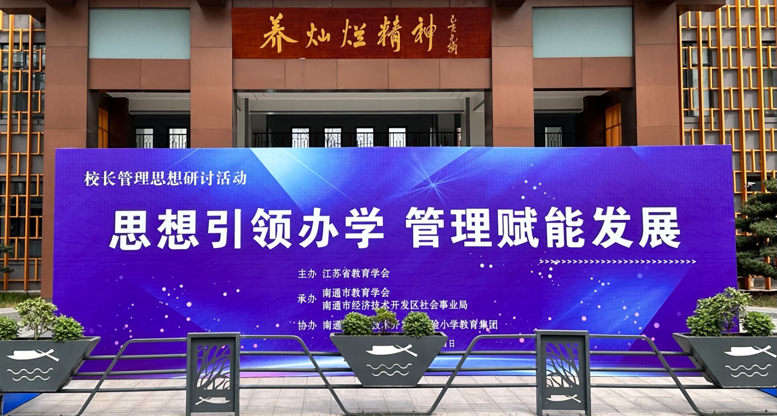 背景1.jpg